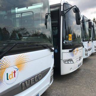 Photo de plusieurs bus appartenant à la société LDT Transports et Voyages