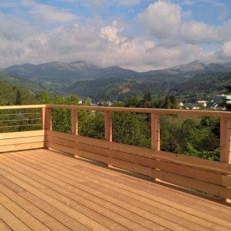 Photo de la réalisation d'une terrasse en bois par Artisabat Auvergne