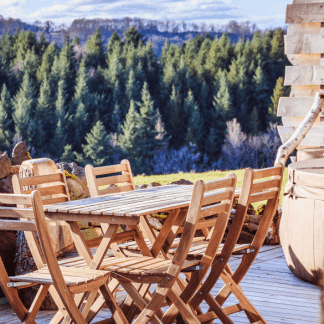 Vue sur la forêt depuis une terrasse d'un écolodges. Calme et repos assurés