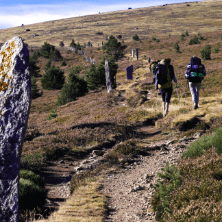 Randonneurs marchant dans le Mont Lozère